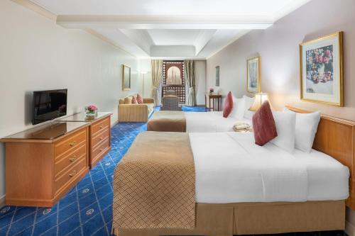 Postel nebo postele na pokoji v ubytování InterContinental Dar Al Iman Madinah by IHG