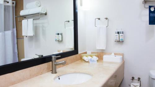 a bathroom with a sink and a mirror at Holiday Inn Express Guaymas by IHG in Guaymas