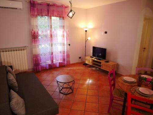 a living room with a couch and a tv at Vacanze Romane in Acilia