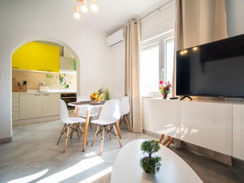 TV a/nebo společenská místnost v ubytování Apartment Lana 2 by Interhome