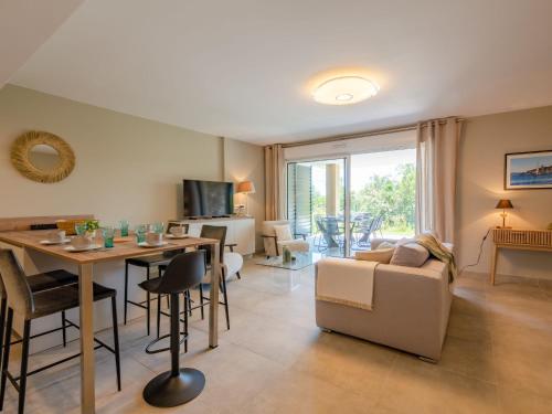 Apartment Le Clos d'Alice-1 by Interhome