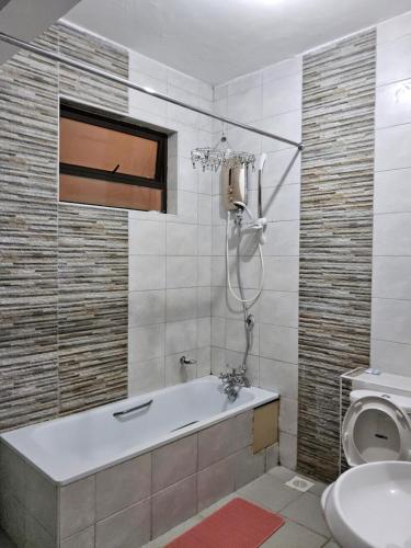 Ένα μπάνιο στο Jsons Sapphire