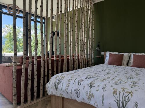 a bedroom with a bed and a window at Crossroads Cabin in Sălişte