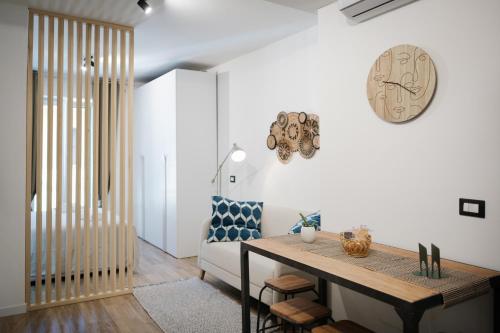 a living room with a table and a couch at Mamma Maria PT in Monterotondo