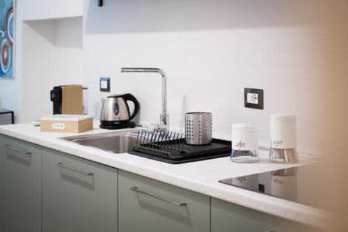 a kitchen with a sink and a counter top at Mamma Maria PT in Monterotondo