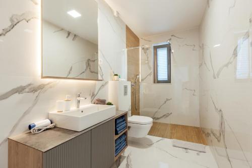 Koupelna v ubytování Savina Beachfront Oasis