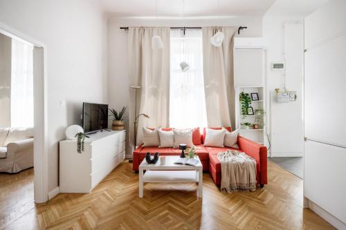 Dream Stay in Budapest-Steps to Buda Eye & Fashion Street