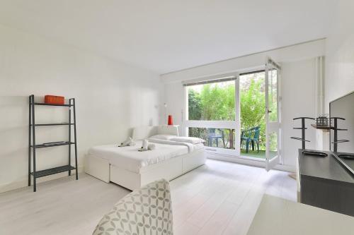 Photo de la galerie de l'établissement GuestReady - Studio au calme avec rez de jardin, à Boulogne-Billancourt