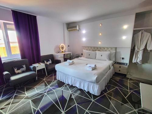 Χώρος καθιστικού στο Amethyst House Therme & Bucharest Otopeni Airport