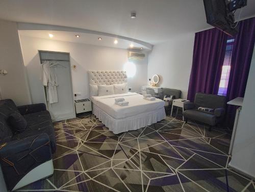 Χώρος καθιστικού στο Amethyst House Therme & Bucharest Otopeni Airport
