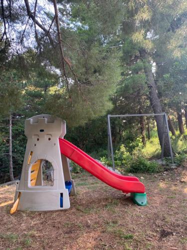 Area giochi per bambini di Vila Reževići