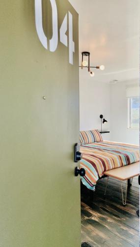 Ένα ή περισσότερα κρεβάτια σε δωμάτιο στο Dragonfly Motor Lodge