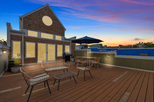a deck with a table and chairs and an umbrella at Surf Loft in Saint Joseph