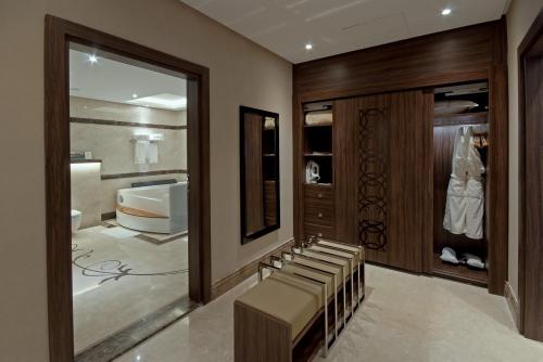 Bilik mandi di Casablanca Grand Hotel
