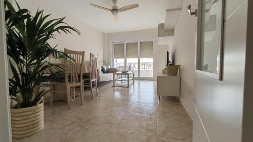 LA CULLERINA playa San Antonio con Internet Alta Velocidad Aire Acondicionado