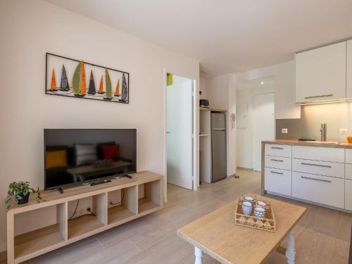 Apartment Domaine du Préconil-5 by Interhome