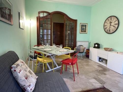 A seating area at Apartment Letizia by Interhome