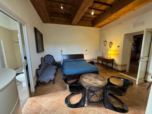 a bedroom with a bed and a table and chairs at Villa Dell'Annunziata in Rieti