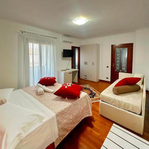 Postel nebo postele na pokoji v ubytování EliMar Villa & Pool