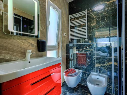 Un baño de Villa Rial 1 by Interhome
