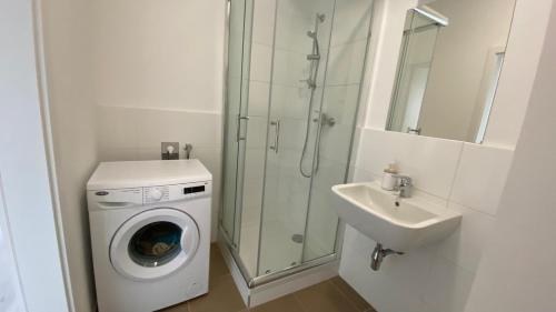 Ένα μπάνιο στο 1 room Apartment with terrace, Slnečnice, 18B