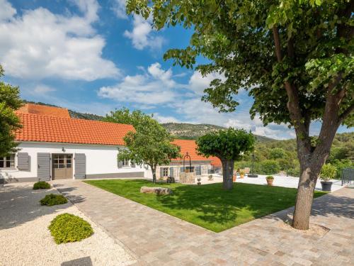 Holiday Home Villa di Pietra by Interhome