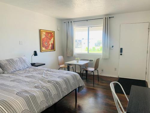 Ένα ή περισσότερα κρεβάτια σε δωμάτιο στο Dragonfly Motor Lodge