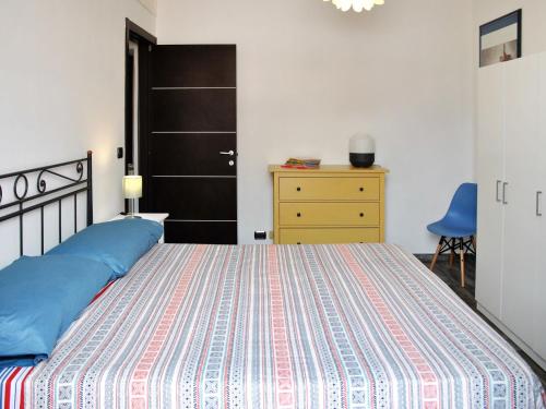 Ένα ή περισσότερα κρεβάτια σε δωμάτιο στο Apartment Sotto Il Segno Dei Pesci by Interhome