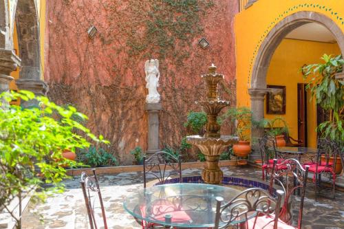 a fountain in the courtyard of a building at Hotel Casa Dulce Maria in Tequila