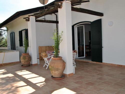 Patio nebo venkovní prostory v ubytování Villa Corbezzolo by Interhome