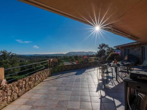 - une vue depuis la terrasse d'une maison avec une table et des chaises dans l'établissement Holiday Home Villa Sognu by Interhome, à Sainte-Lucie de Porto-Vecchio