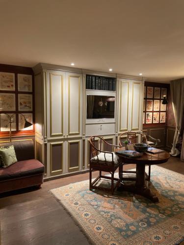 a living room with a table and a couch at Il Relais in Verona