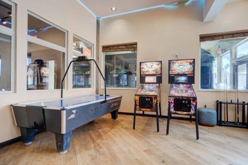a room with two arcade games and a pool table at Holiday Inn West Yellowstone by IHG in West Yellowstone