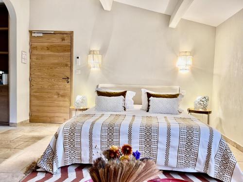 Katil atau katil-katil dalam bilik di Hôtel La Dimora & Spa