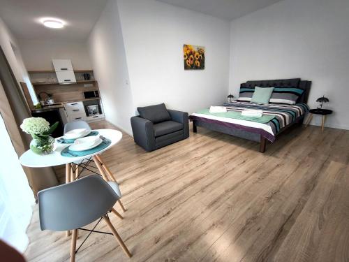 Postel nebo postele na pokoji v ubytování Apartmány Karpatia s privátnym parkovaním