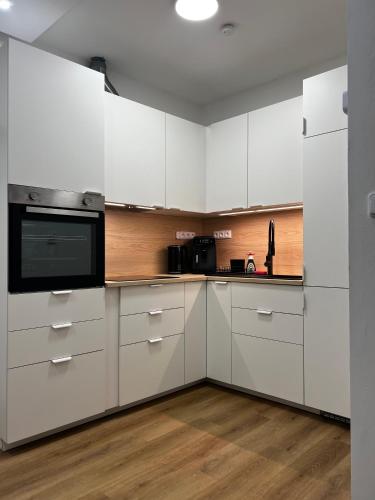 Two Modern Apartments with Complimentary Parking