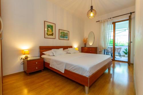 Postel nebo postele na pokoji v ubytování City Center ANA Apartments