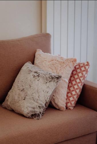 two pillows are sitting on a couch at Moderno i novo uređeni apartman iz snova in Vinkovci