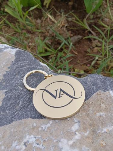 a key chain with a symbol on a rock at Villa Aurea Rooms & More in Papasidero