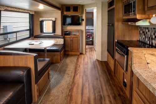 Η κουζίνα ή μικρή κουζίνα στο Big River Escape Riverside Cabins