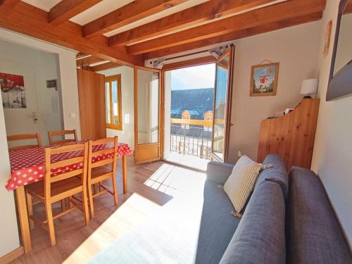 La Tanière, T2 duplex, centre Luchon, 4 personnes, wifi, 3ème étage