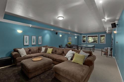 a living room with a couch and a table at Hot Tub Family Friendly Garden City Getaway in Missoula
