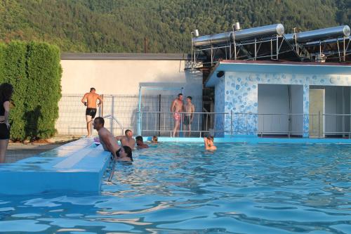 a group of people in the swimming pool on a cruise ship at Pensiunea Hyperion Cormaia in Sîngeorz-Băi