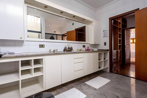 Η κουζίνα ή μικρή κουζίνα στο Guest House Sta Marcelina - Casa Completa Campinas