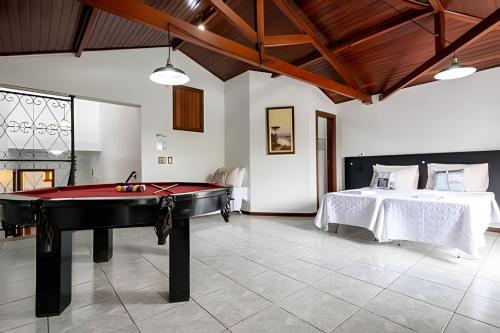 Ένα ή περισσότερα κρεβάτια σε δωμάτιο στο Guest House Sta Marcelina - Casa Completa Campinas