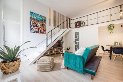 Chic 3BR Heart of District 7- Central Budapest Gem