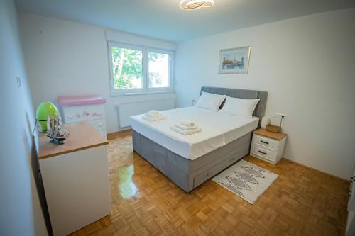 Voodi või voodid majutusasutuse Apartman PE-OS, self check-in toas