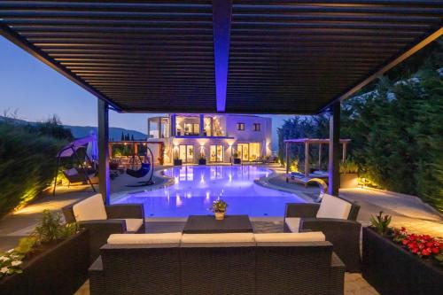 Πισίνα στο ή κοντά στο Five Stars Villa