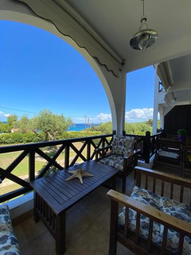 Front of the sea Elia Apartment