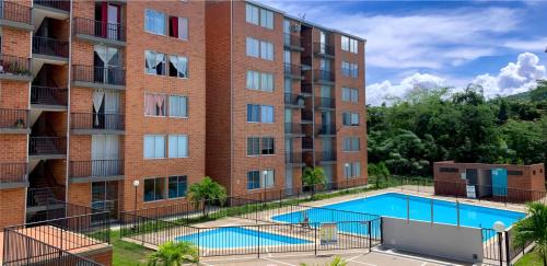an image of an apartment building with a swimming pool at Elegancia, Calor y Comodidad in Melgar